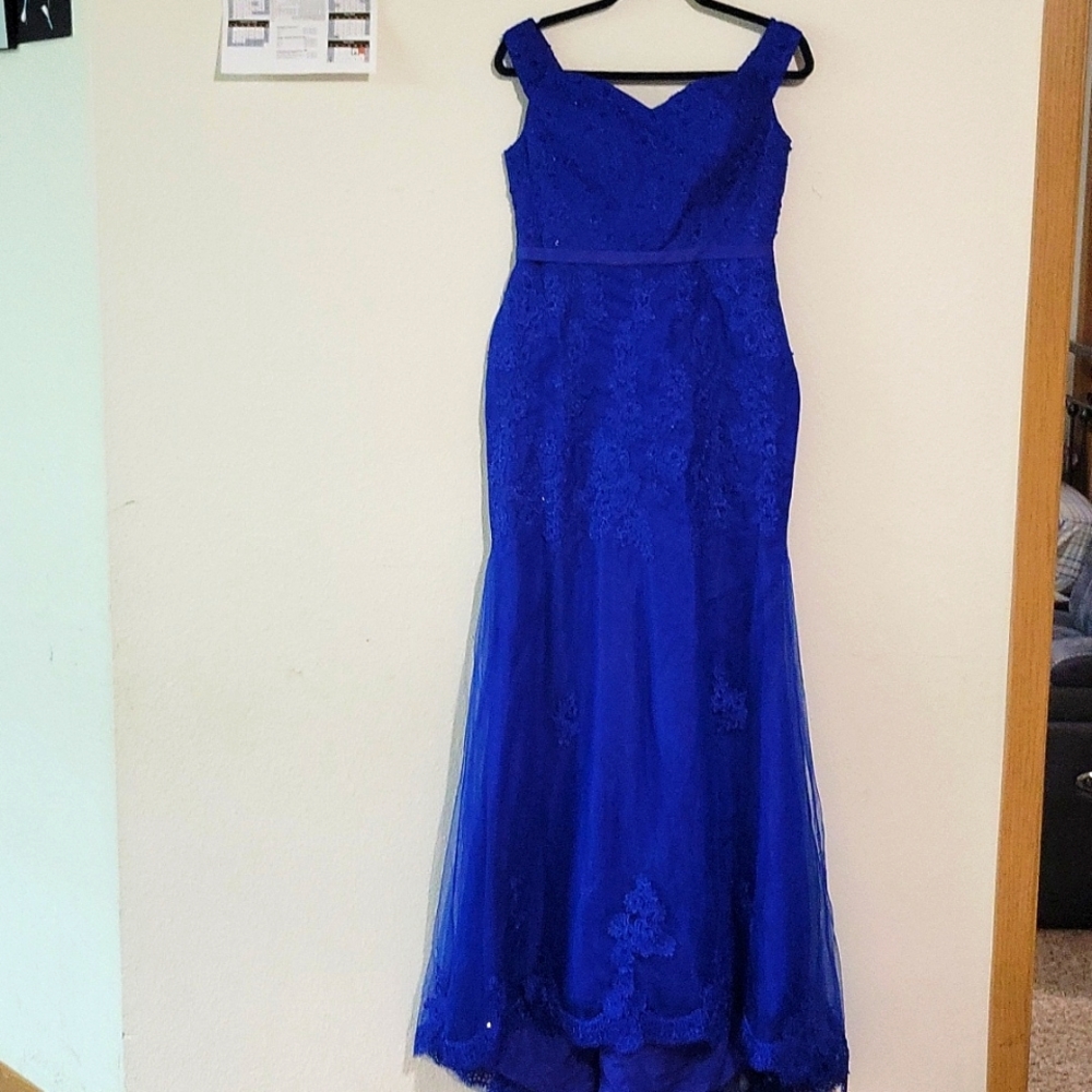 Gorgeous blue prom dress